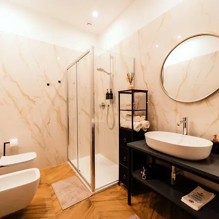 Marylin's Suite&spa Con Parcheggio Privato Como