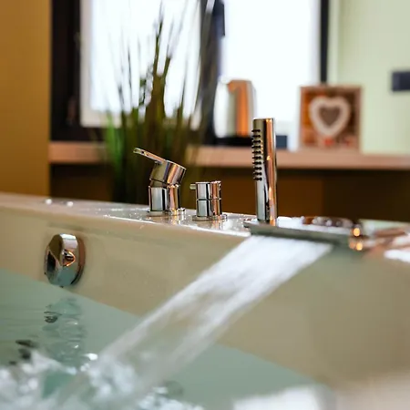 Marylin's Suite&spa Con Parcheggio Privato Apartment *