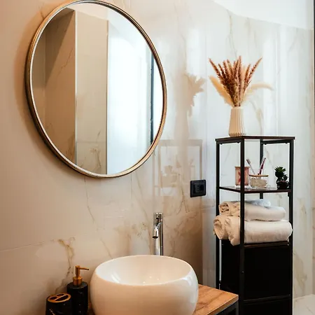 Maison Giulietta E Con Parcheggio Privato Lägenhet