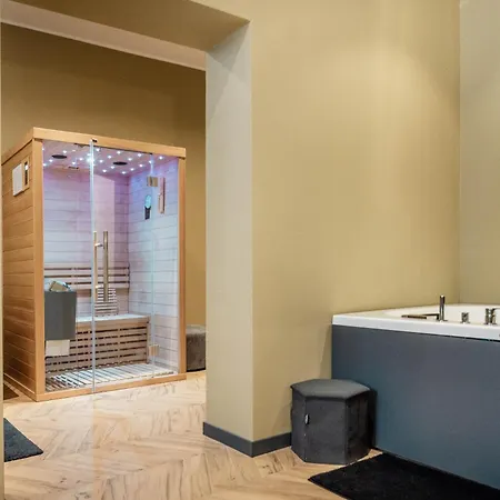 Maison Giulietta E Con Parcheggio Privato Lägenhet